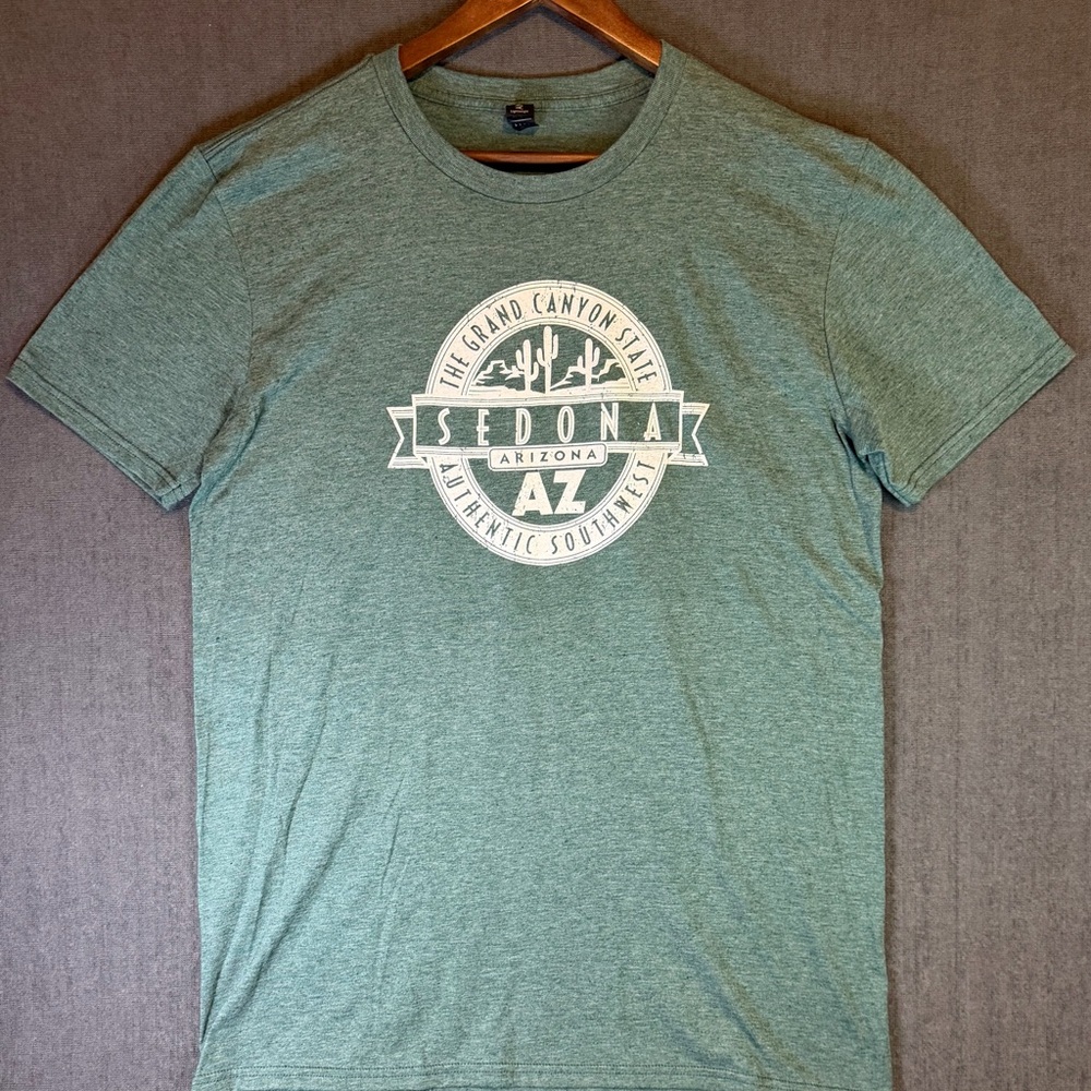 Heather Green Sedona AZ Graphic Short Sleeve crewneck Tee. size large.